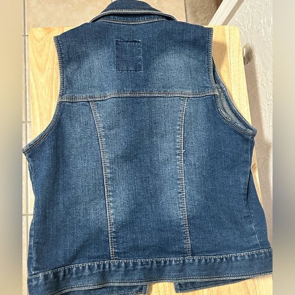 Girls Levi's Blue Denim Vest With Four Pockets Size Medium - Picture 3 of 4